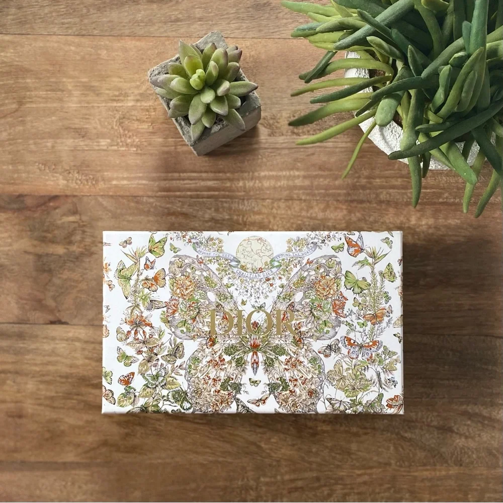 DIOR - Empty Butterfly Gift Box 9”x5.5”x2.25” - Picture 6 of 10